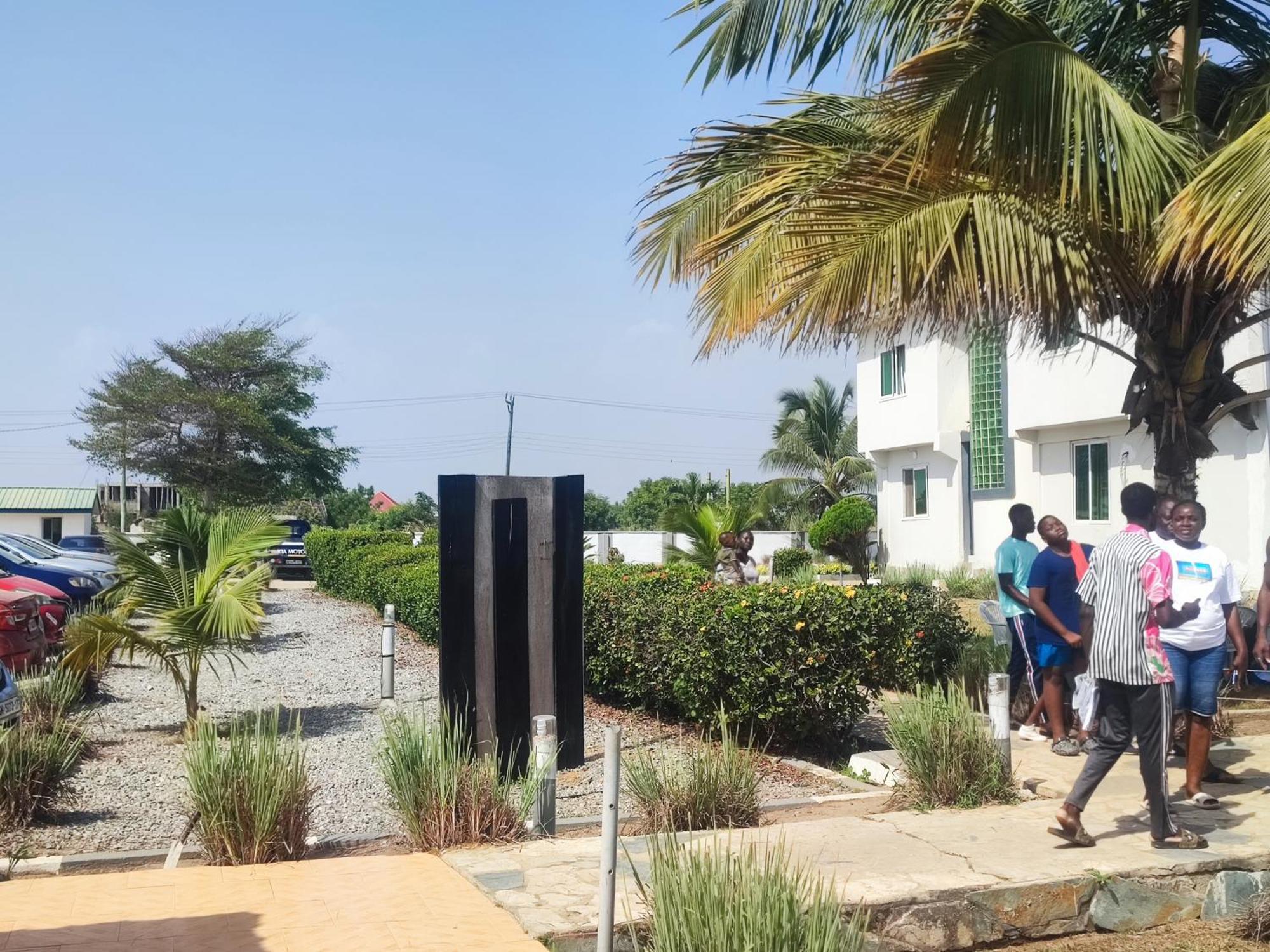 Ellisa Hospitality And Spa Hotel Accra Ngoại thất bức ảnh