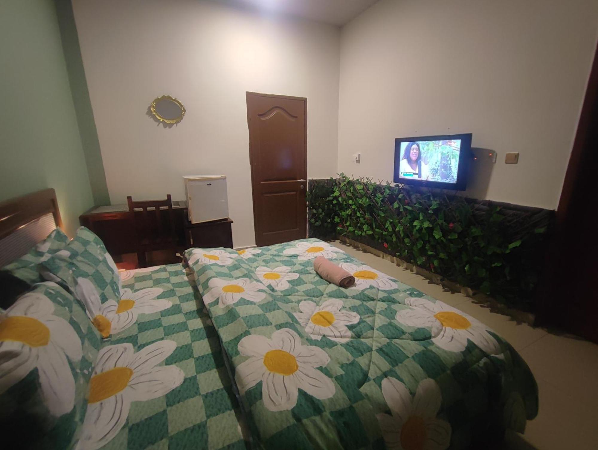 Ellisa Hospitality And Spa Hotel Accra Ngoại thất bức ảnh