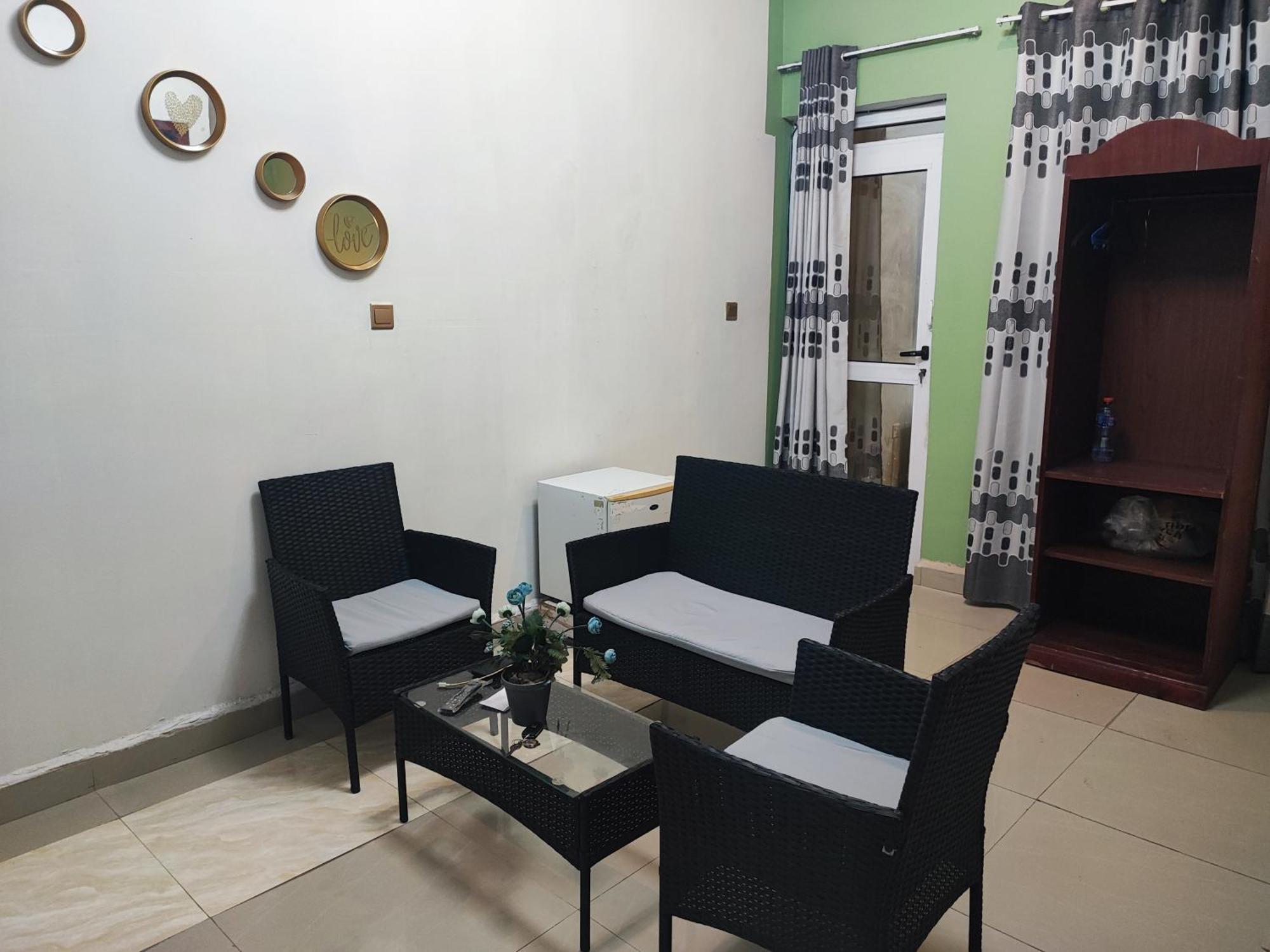 Ellisa Hospitality And Spa Hotel Accra Ngoại thất bức ảnh